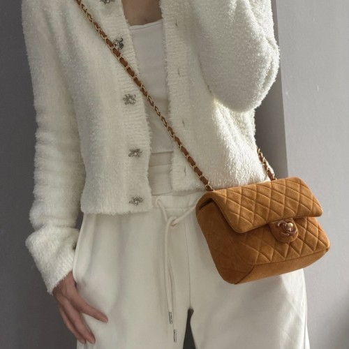 CHANEL 샤넬 미니 플립백 스웨이드 카프스킨 20cm