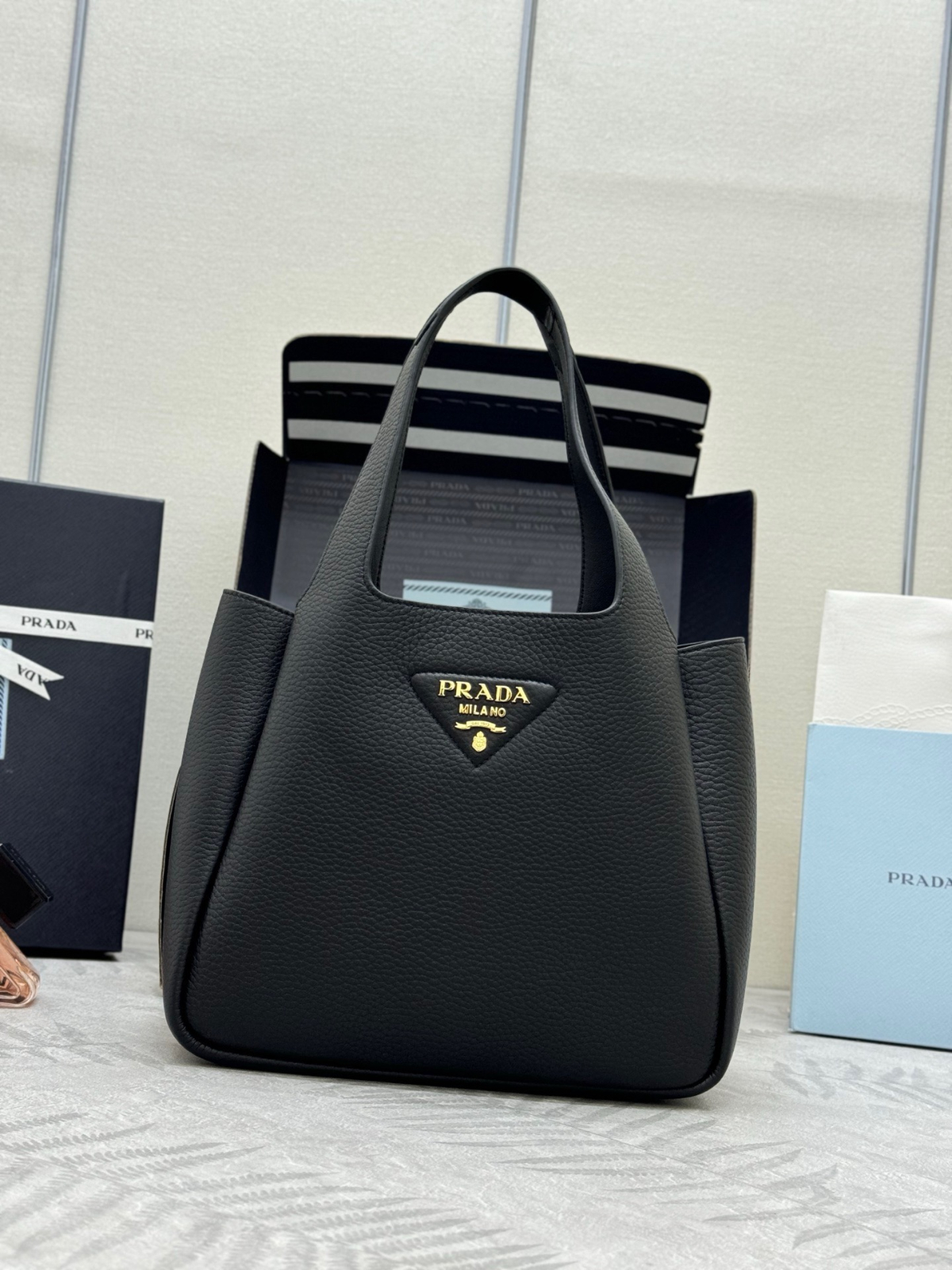 PRADA 프라다 레더 호보 토트백 미듐 25cm 1BG335