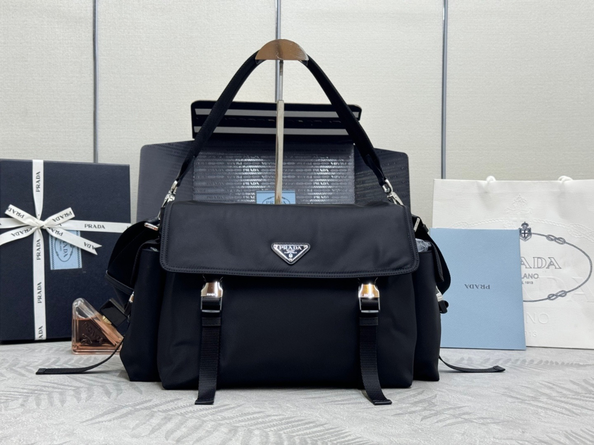 PRADA 프라다 리나일론 익스프로러 메신저 숄더백 42cm 2VD082