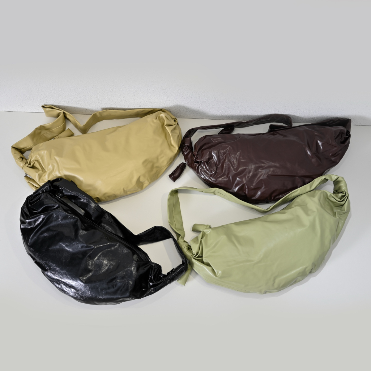 LEMAIRE 르메르 크로아상 페펄 소프트 숄더백 라지 (2칼라) #14190305