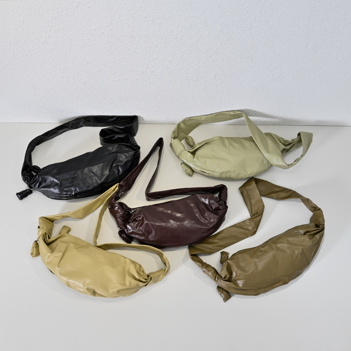 LEMAIRE 르메르 크로아상 페펄 소프트 숄더백 스몰 (5칼라) #14190303