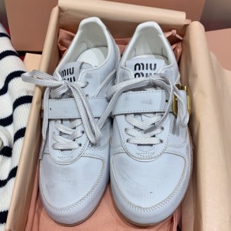 MIU MIU 미우미우 버클 가죽 스니커즈