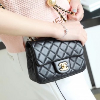 CHANEL 샤넬 쁘띠삭골든볼 클래식 9칼라 금장램스킨 18cm AS1786