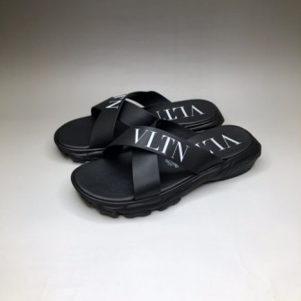 VALENTINO GARAVANI 고무 VLTN 슬라이드 슬리퍼 엠보싱 프린트 로고 장식 스트랩 슬리퍼