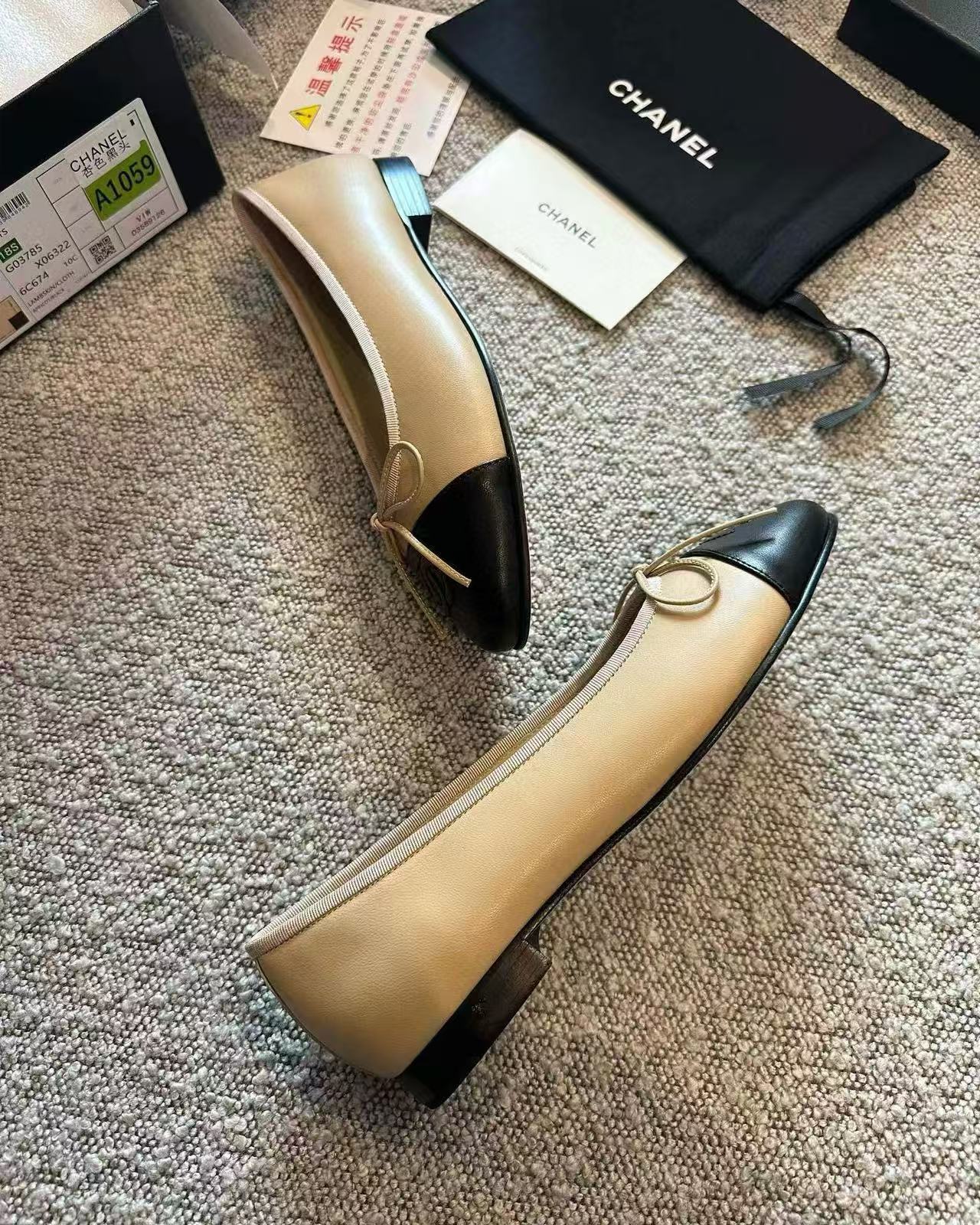 Chanel 투톤 발레 플랫 슈즈