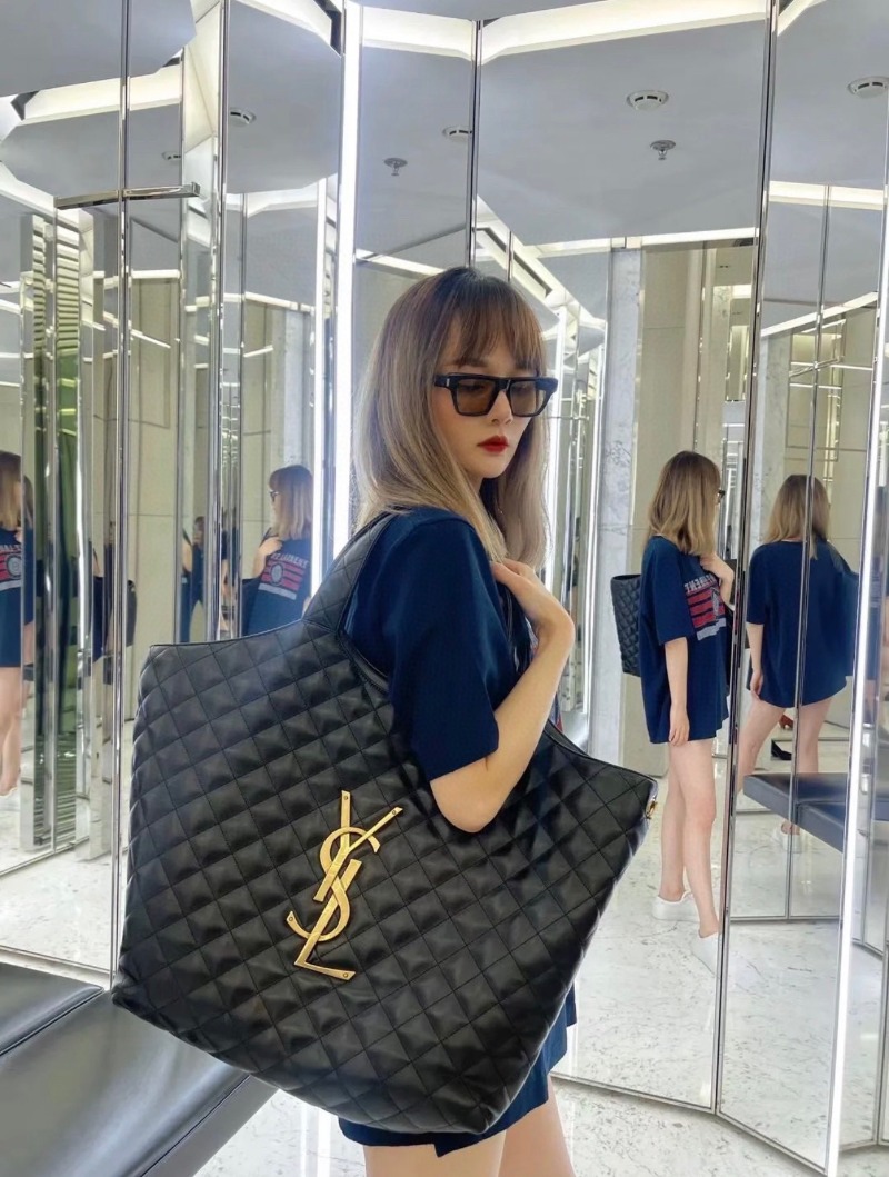 SAINT LAURENT 입생로랑 박채영백 698651